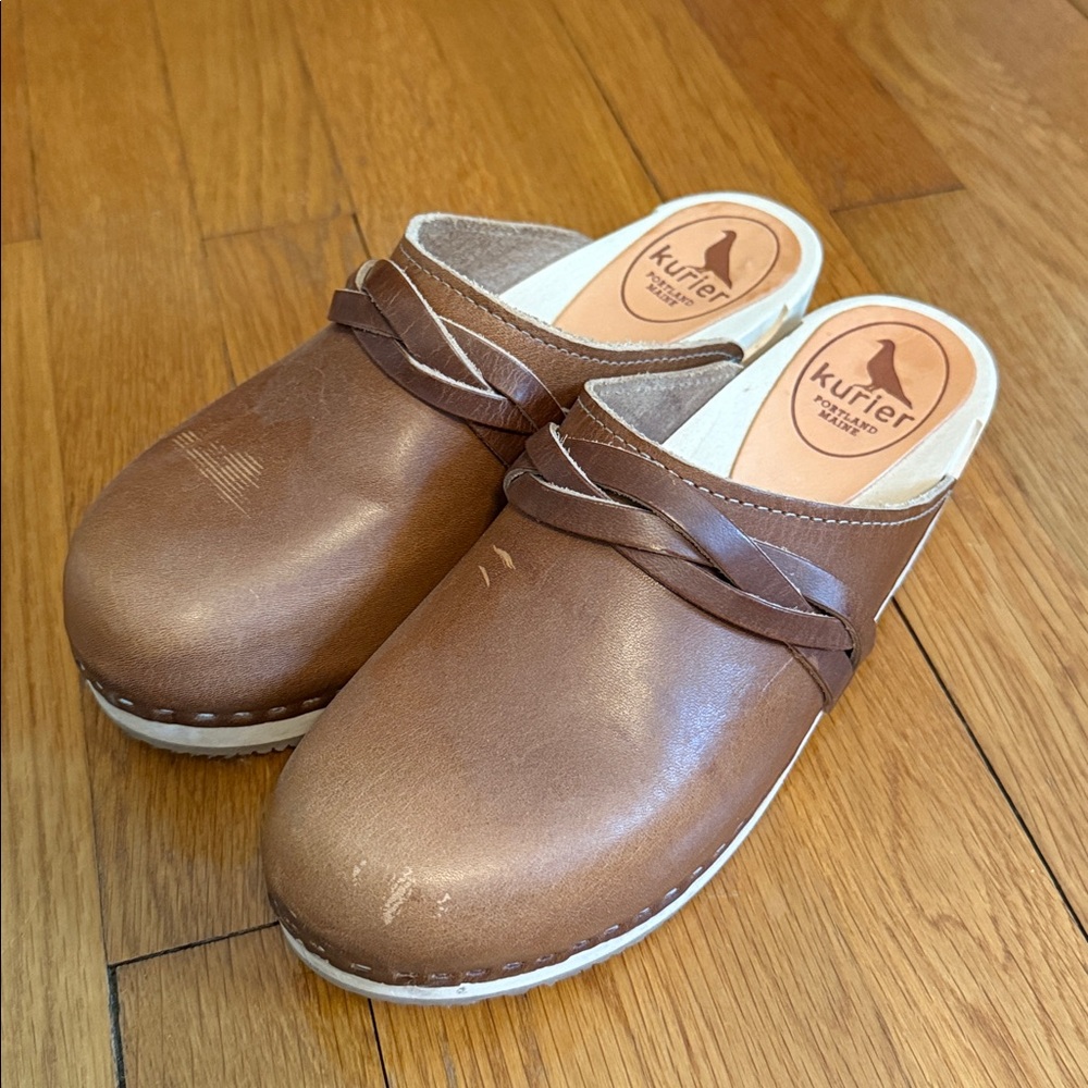 Kurier Brown Leather Clogs